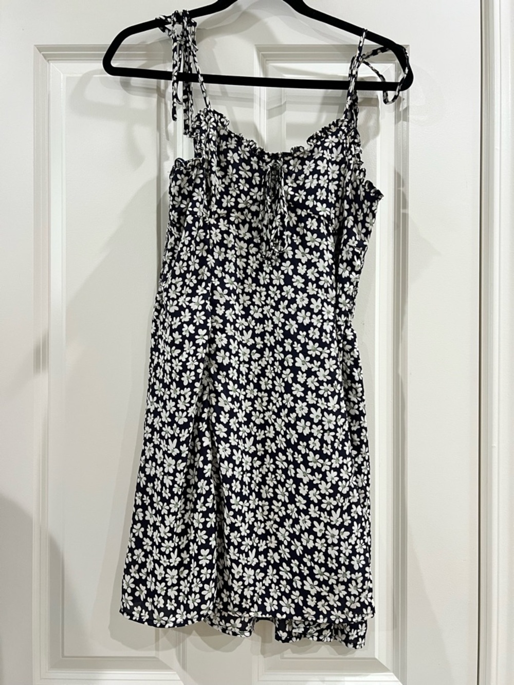 Mahina Smocked Floral Midi Dress – Adjustable Tie Straps – Navy/White – Size L